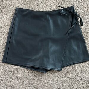 Abercrombie leather skort size medium